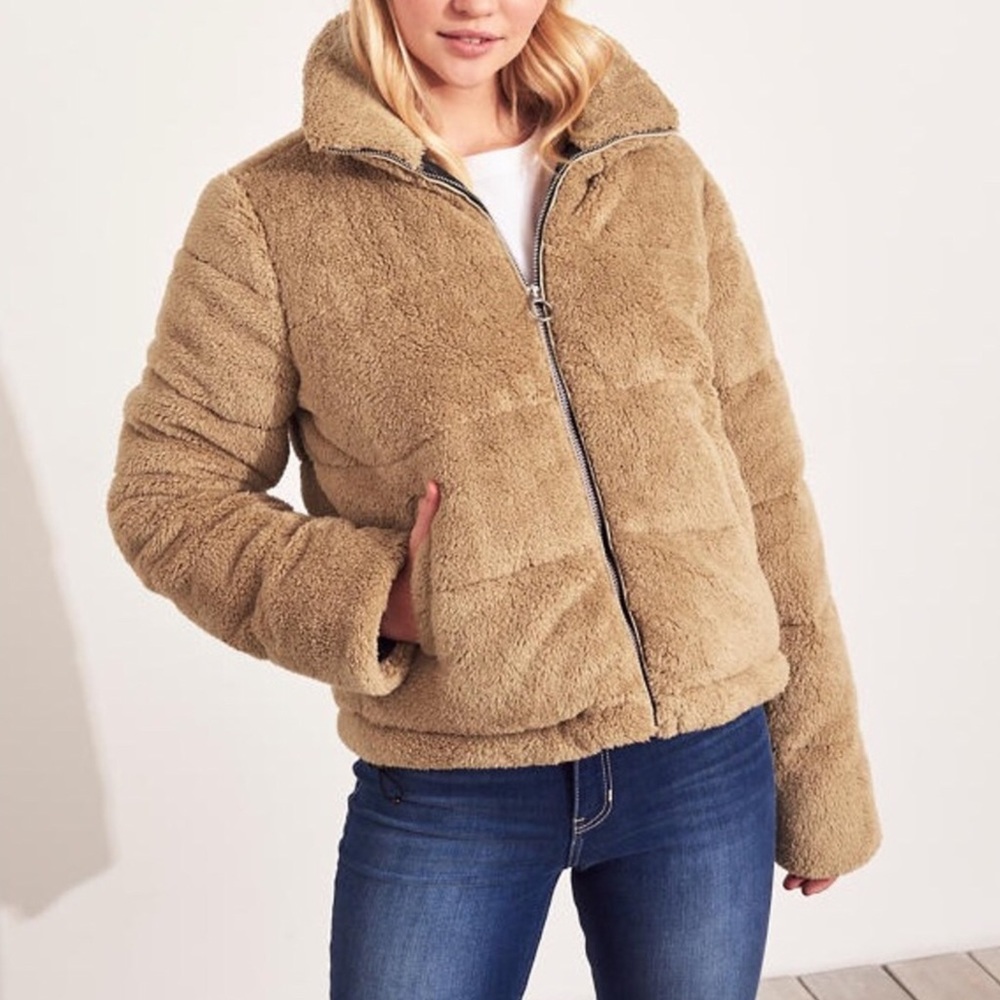 Hollister Cozy Mockneck Puffer Sherpa Jacket Beige - Picture 1 of 14